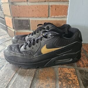 Mens Nike Black Air Maxx Sneakers with Gold Swoosh Accent